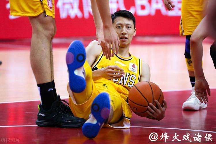 大鸟空砍22+20赵岩昊21分 7人上双广厦胜深圳 大鸟空砍22+20赵岩昊21分 7人上双广厦胜深圳